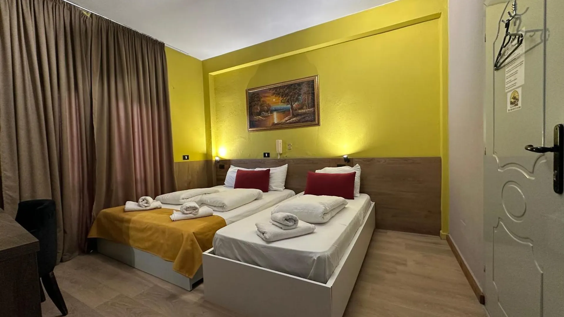 Villa Cabare Apartments&Rooms Durrës 0*,